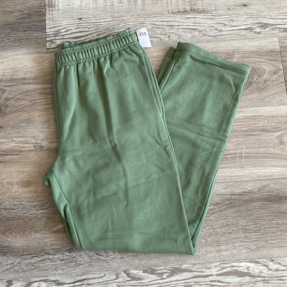 GAP Joggers - Picture 3 of 3